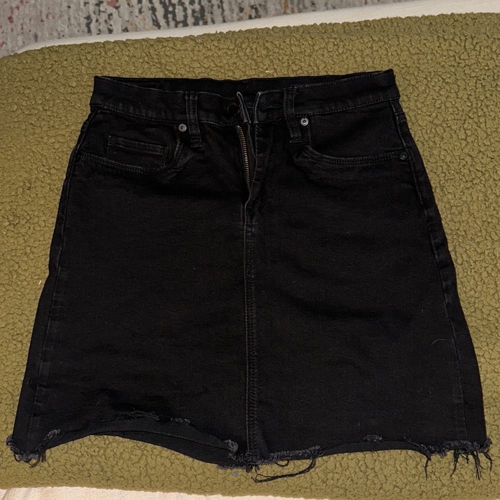 Black fitted denim skirt.